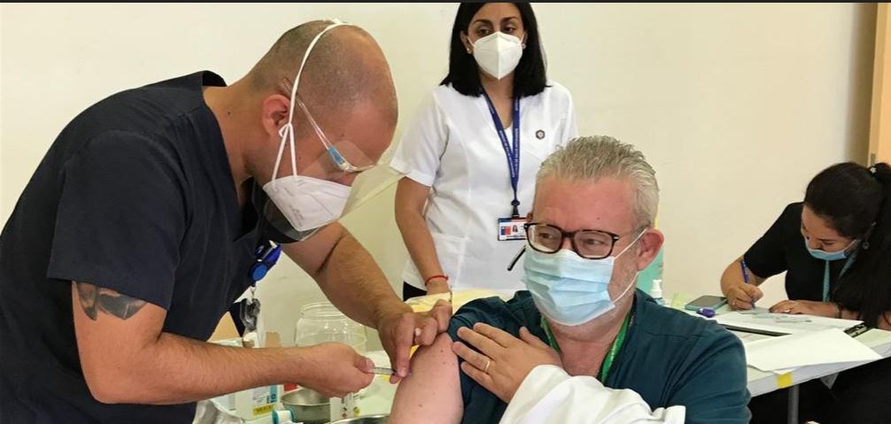 Funcionarios del Centro Oncológico del Norte recibieron primera dosis de la vacuna contra la Covid-19